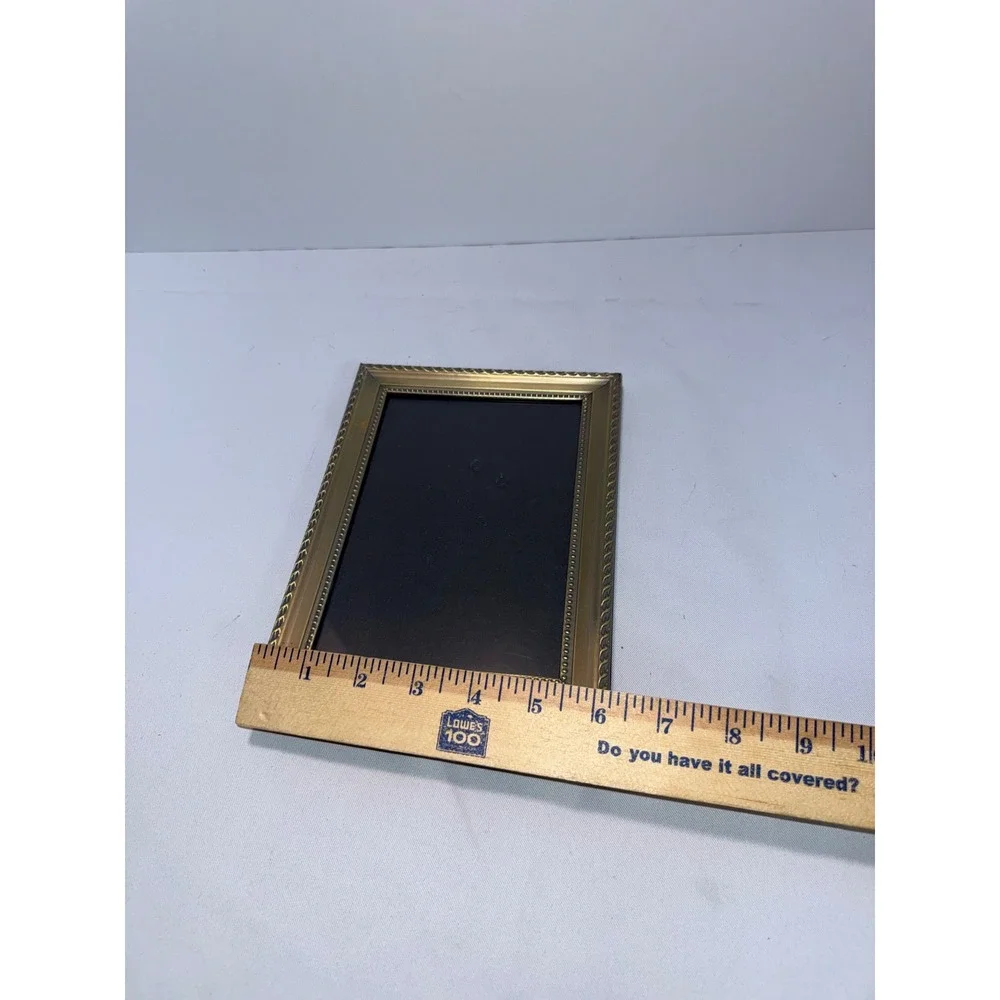 Vintage Gold Tone Beaded Edge 5x7 Tabletop Picture Frame Ornate Scalloped Trim